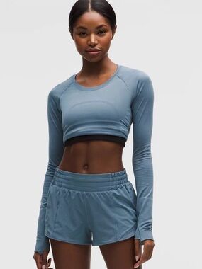 NWT Lululemon hottie hot 2 1/2 inch shorts